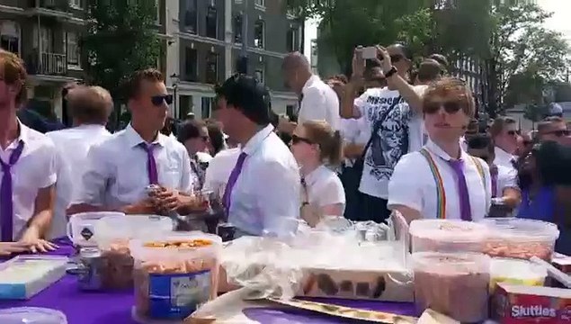 Gay-boot uit Groningen vaart mee met Canal Parade - RTV Noord