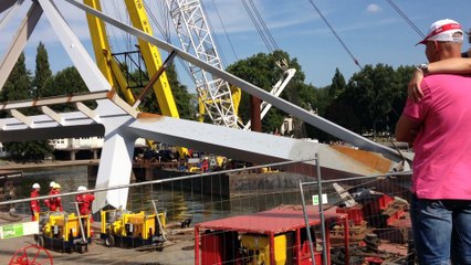 Pose de la nouvelle passerelle Boverie à Liège