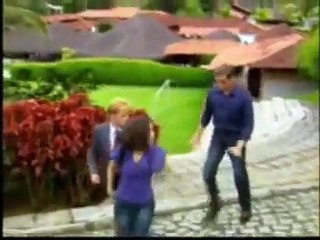 Maria Paula enfurecida e Ferraço morto de ciúmes...