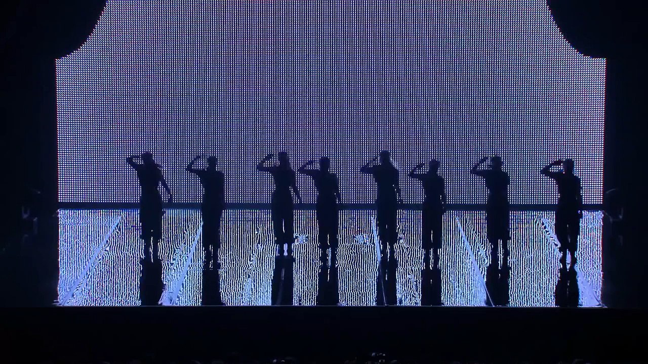 Florence Foresti danse au Palais des Sports