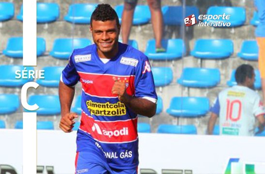 Auremir chuta e quase marca para o Fortaleza