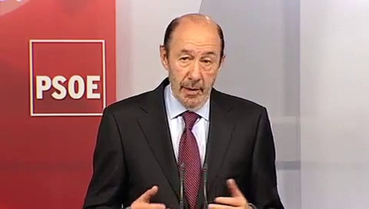Rubalcaba pide a Rajoy y Montoro que den explicaciones sobre el "caso Bárcenas"