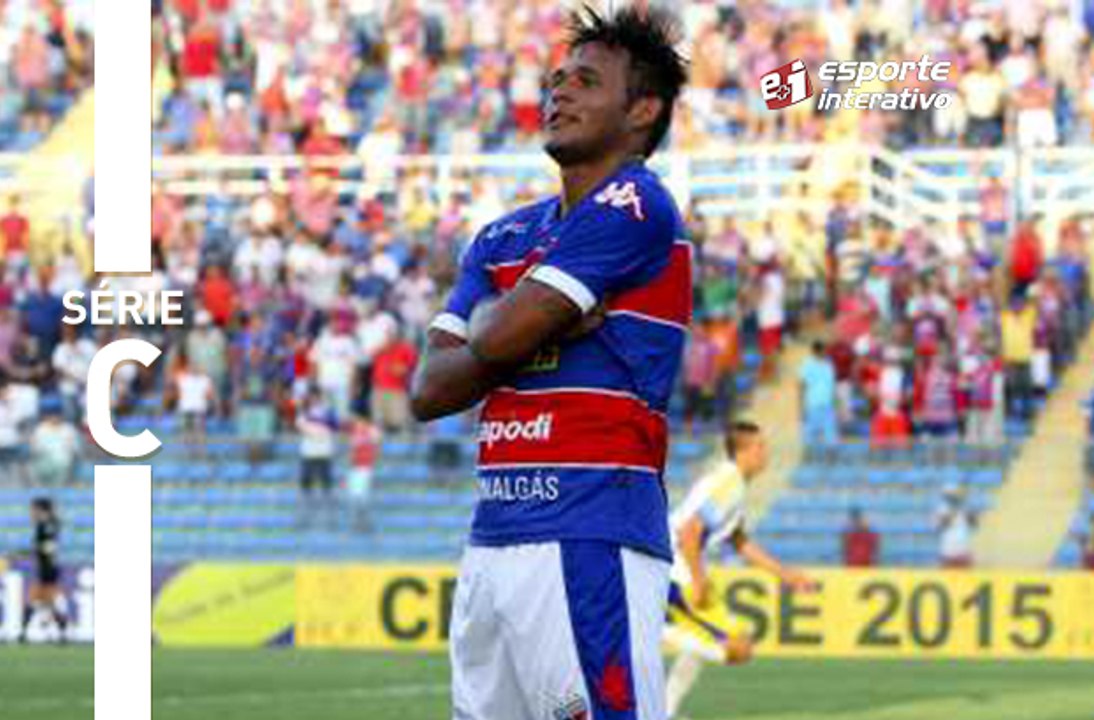 Maranhão recebe na cara do gol e chuta pra fora