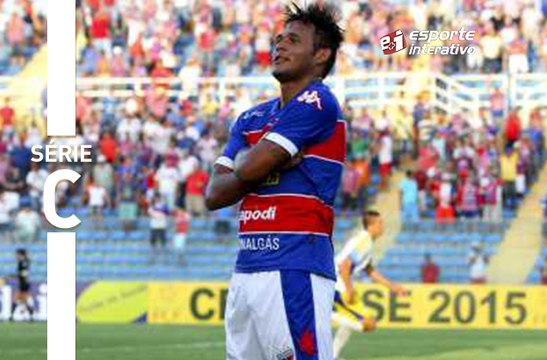 Maranhão recebe na cara do gol e chuta pra fora