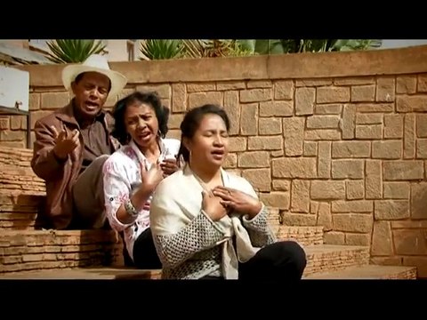 LILIE, JULIE & JEAN - Zana-javatra (André Titys) (gasy - malagasy)