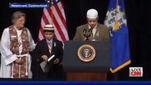 طفل امريكي مسلم يقرأ القرآن خلال حفل يحضره أوباما