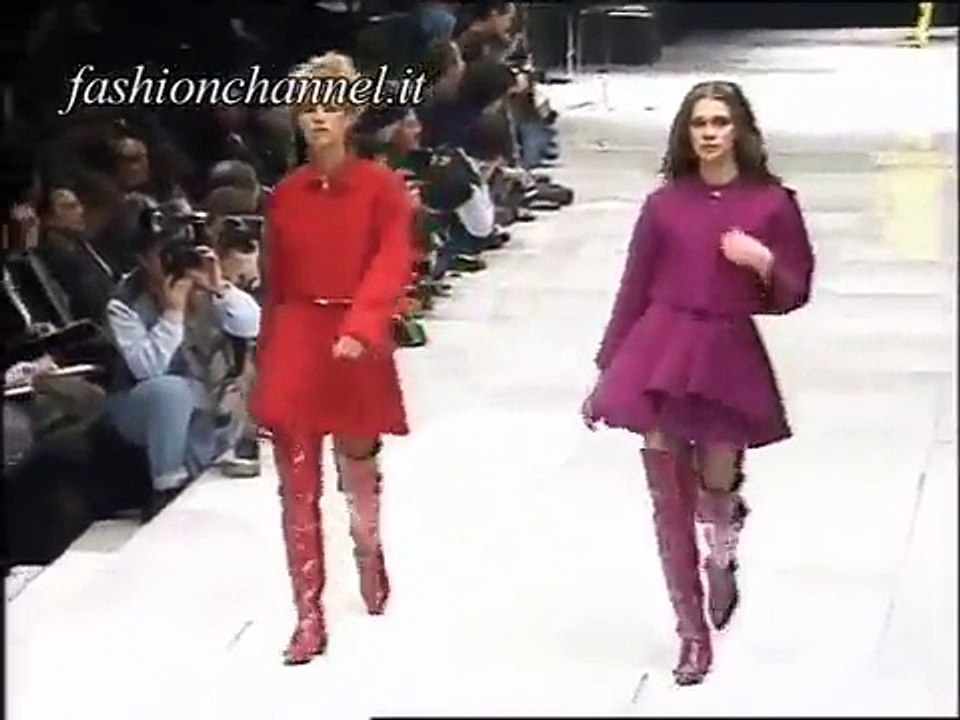 "Gianni Versace" Fashion Show Autumn Winter 1991 1992 Milan Fashion Week Pret a Porter Women  1 of 3
