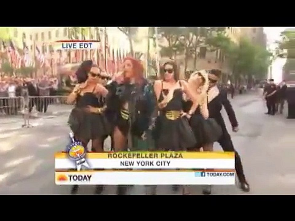 Rihanna sucks (can't sing)