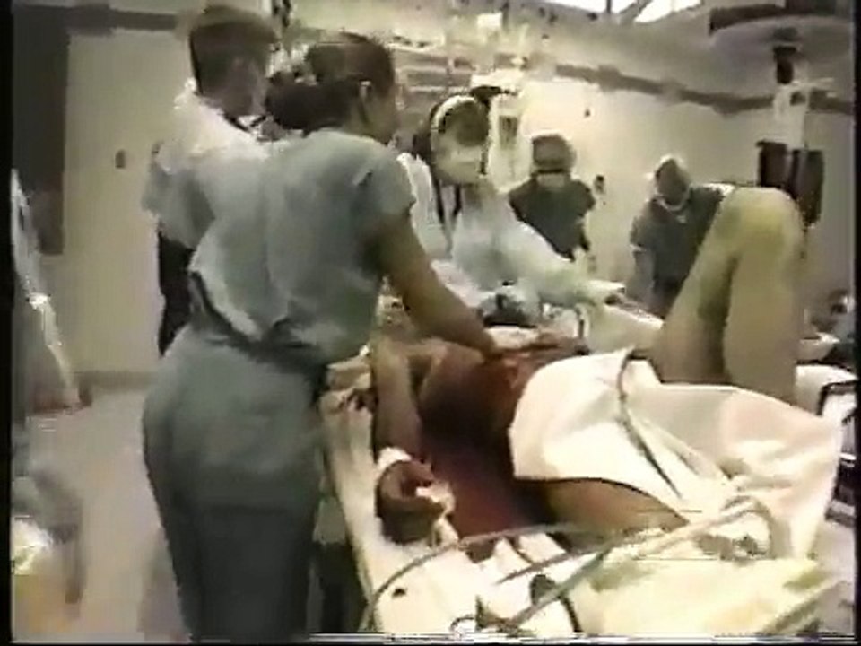 doctor sticks finger in stabbing victim's heart in hospital ER documentary