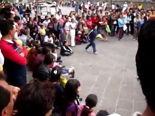 Show de payasos en el zocalo de la ciudad de Puebla los domingos.wmv
