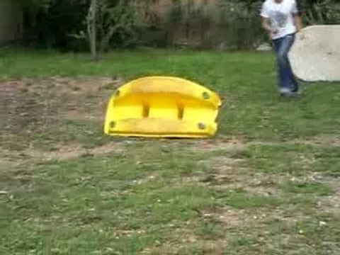 [ > Mwa en sauts d'obstacles à pied < ]