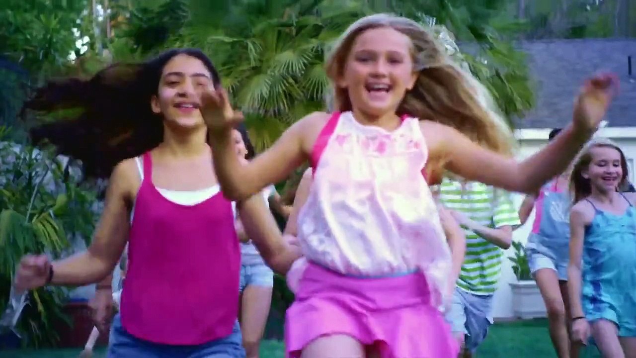 Smyths Toys - Barbie Rock ‘N Royals MusicVideo Shine