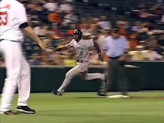 Miggy turns attempted intentional walk into go-ahead single