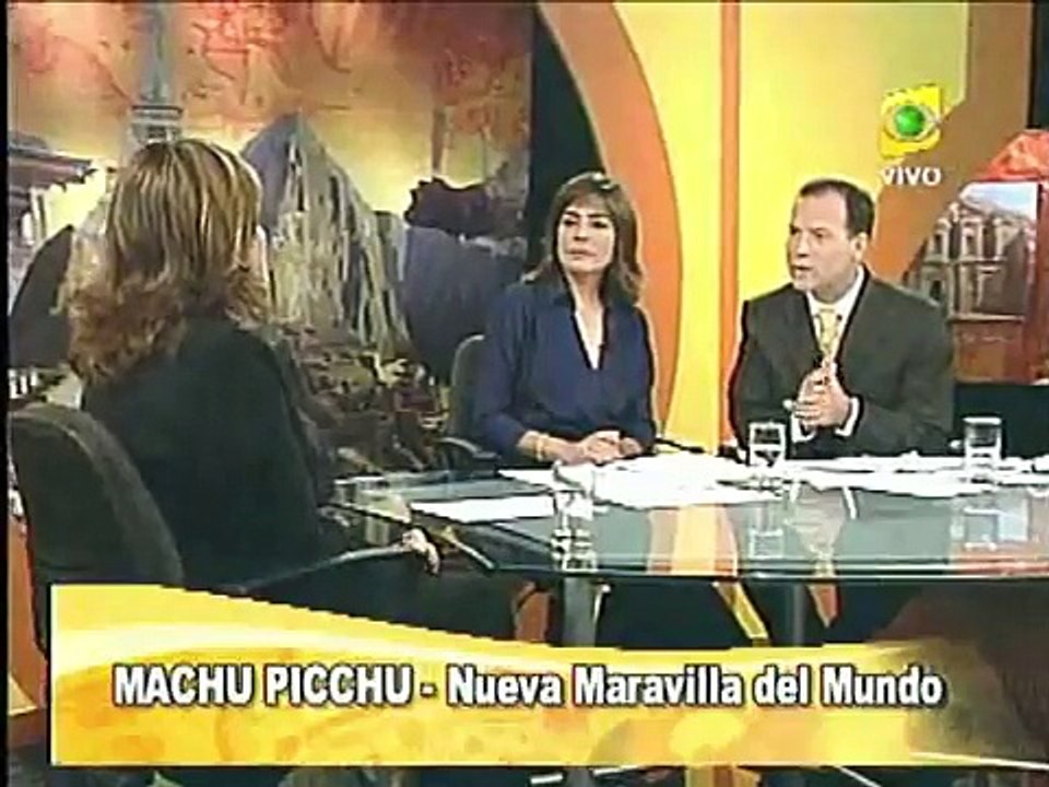 machu pichu y la ministra Araoz saltando