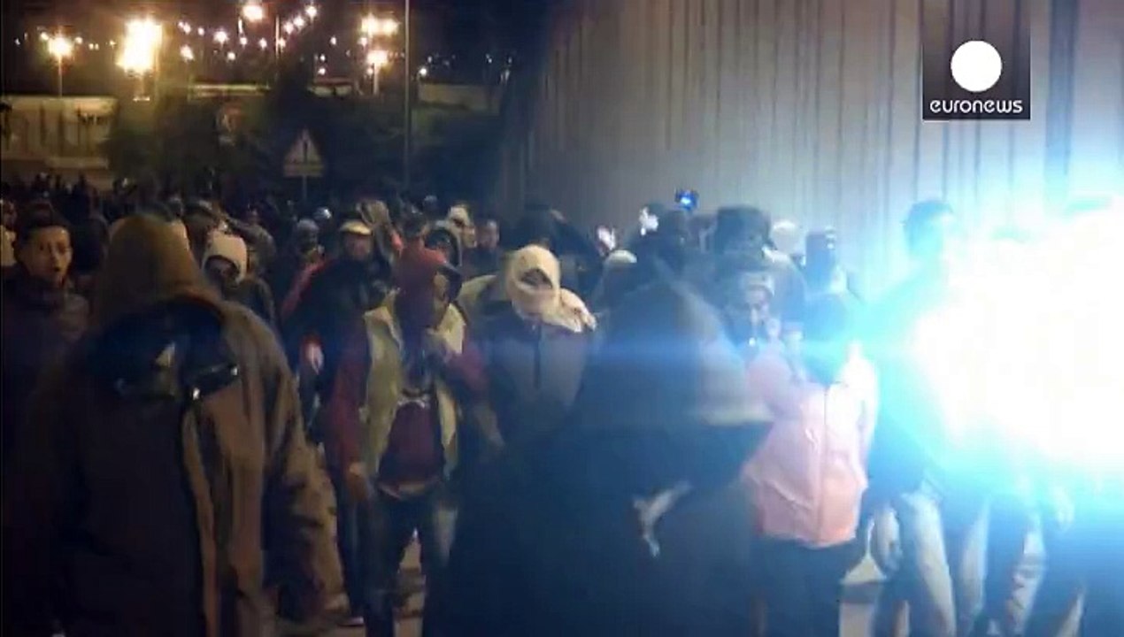 Calais : plus de 200 migrants tentent de s'introduire sur le site d'Eurotunnel