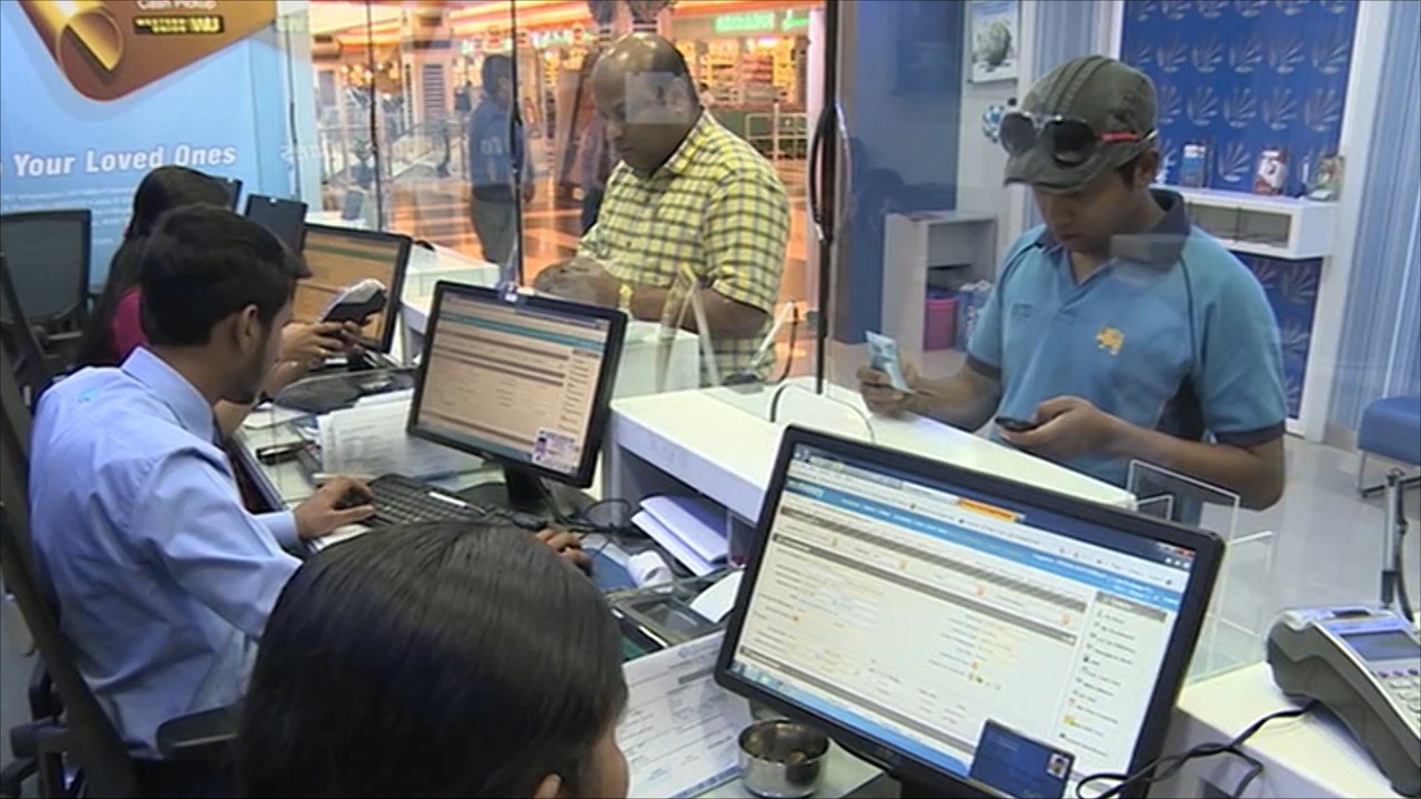 ارتفاع حجم التحويلات المالية للعمال الوافدين بالكويت