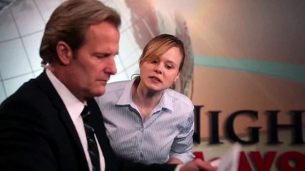 Will McAvoy is angry, throws his blackberry