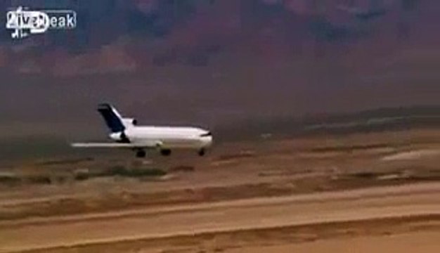 destroyed in seconds crashed Airplan