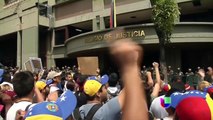 Presentan cargos contra Leopoldo López en Venezuela -- Noticiero Univisión