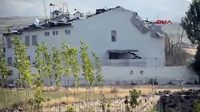 PKK, 2 ton bomba yüklü traktörle karakola intihar saldırısı düzenledi 2 şehit, 24 yaralı
