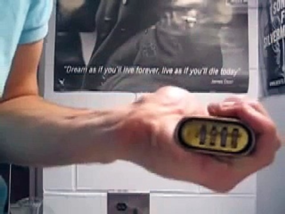 How to pick a Master Lock #175 with a paper clip...