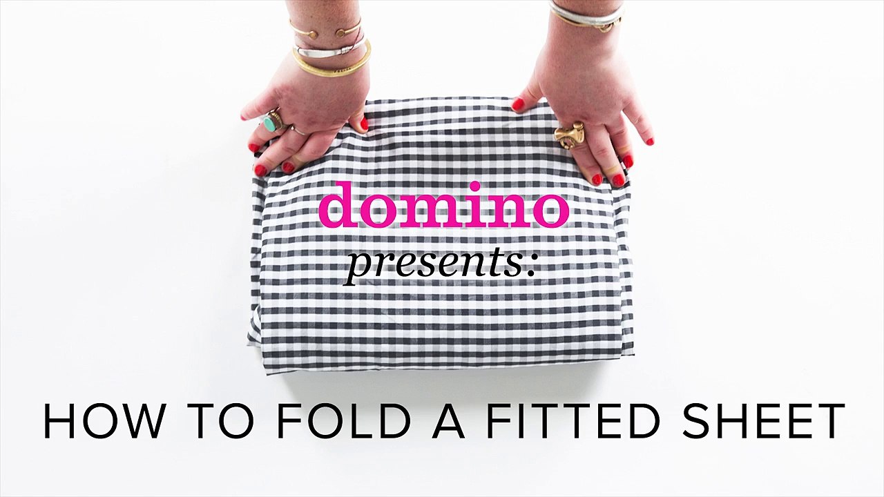 How to fold a fitted sheet