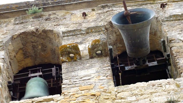 Bellissimo video fatto per caso a calascibetta nellla torre normanna di Calascibetta anche conosciuta come torre campanaria di S. Pietro.....in onore della festa di San Pietro in Vincoli 2015.