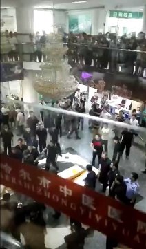 Funérailles de la personne décédée pendant l'accident d'escalator : débordements des agents de sécurité