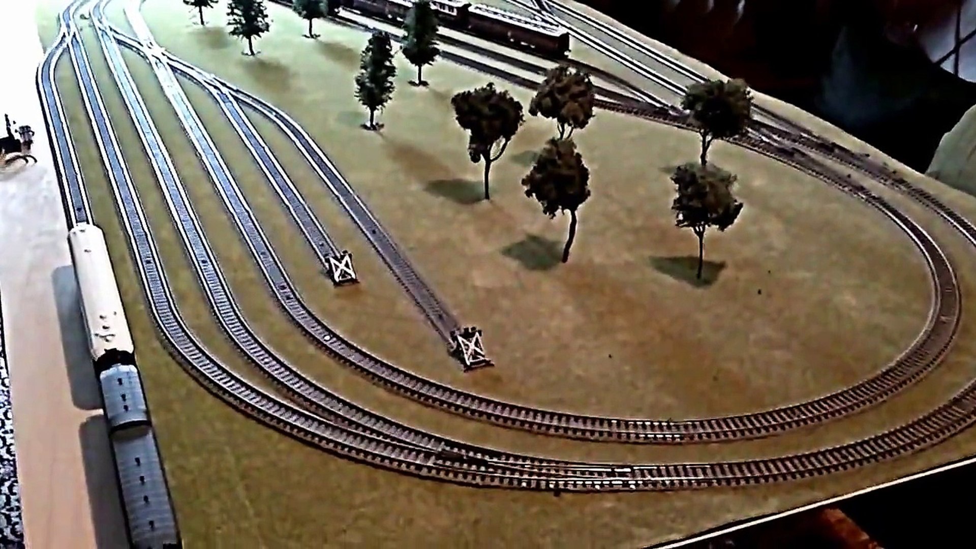 Maqueta de circuito de tren escala H0 - video Dailymotion