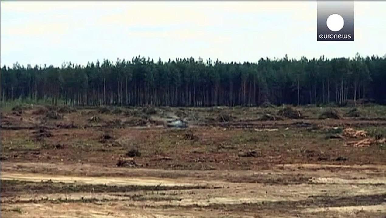 Россия: "Авиадартс-2015" остановили после крушения вертолета