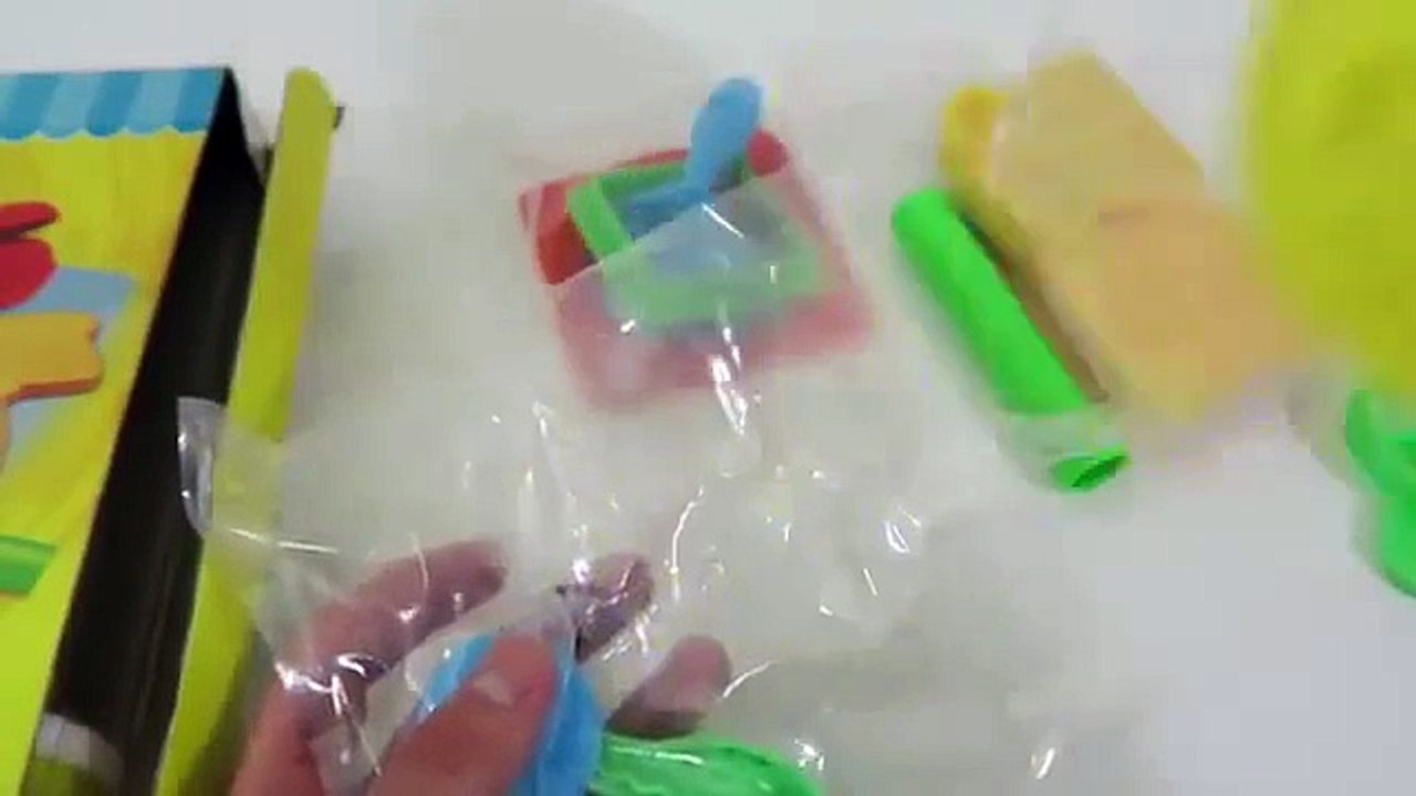 Play-Doh Lunchtime Creations Playset Sweet Shoppe Pizza Sandwiches Cookies by Funtoys