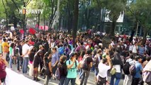 Estudiantes mexicanos se manifiestan por 43 alumnos desaparecidos