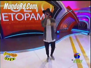 Mozart la para improvisando en divertido con jochy y cantando el tema de la pelicula (PUETO PA MI)