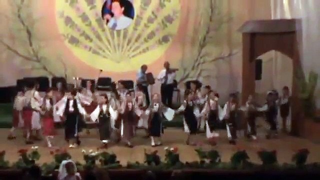 2 LAUTARI si-au batut joc de folclorul Romanesc