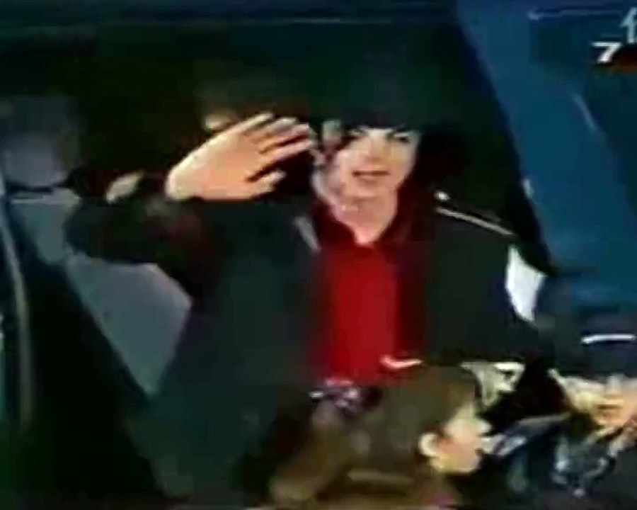 Cum au reactionat tiganii si tigancile la sosirea lui Michael Jakson in Romania