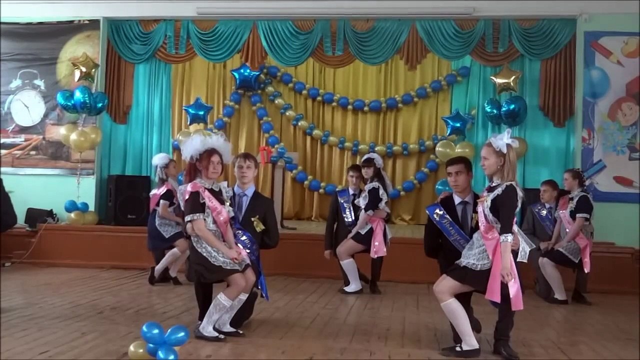 Нереально крутой школьный вальс!
