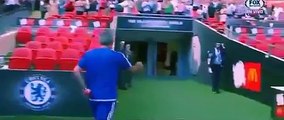 Mourinho throws his Medal to Crowd after loosing FA Community Shield Final vs Arsenal