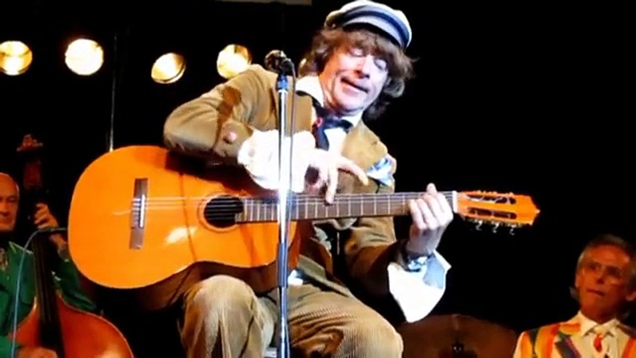 20.08. 2011 Helge Schneider Halle Saale Steintor Variete gitarre spanisch chinesisches Lied