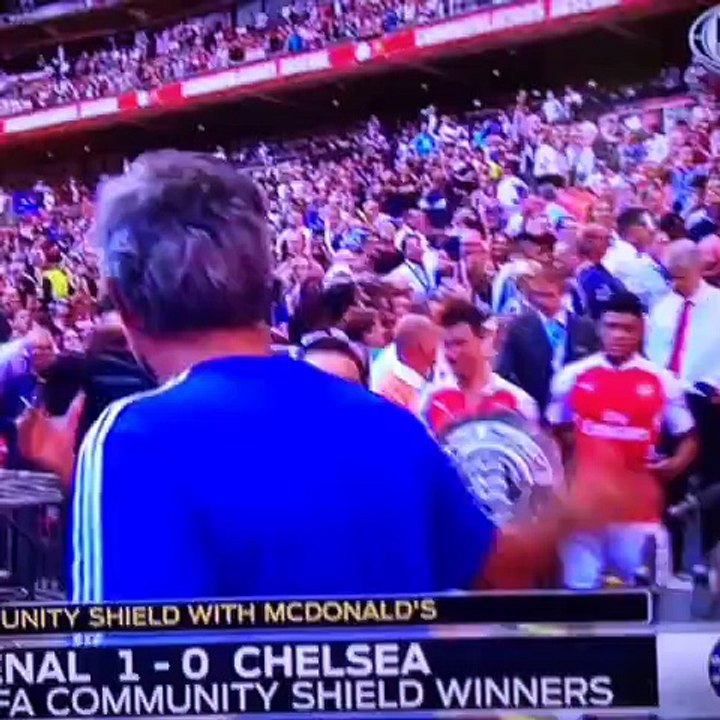 Jose Mourinho ignores Arsene Wenger no handshake