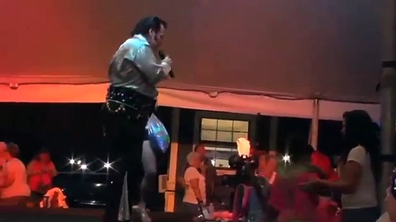 Kim Kredel sings 'LONG TALL SALLY MEDLEY' at Elvis Week 2013