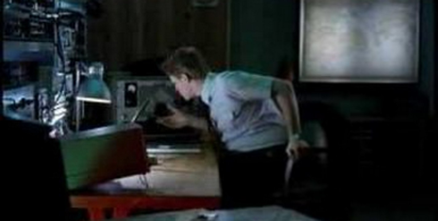 "We're Sinking!" - German Commercial Reminds You The Importance Of Learning English