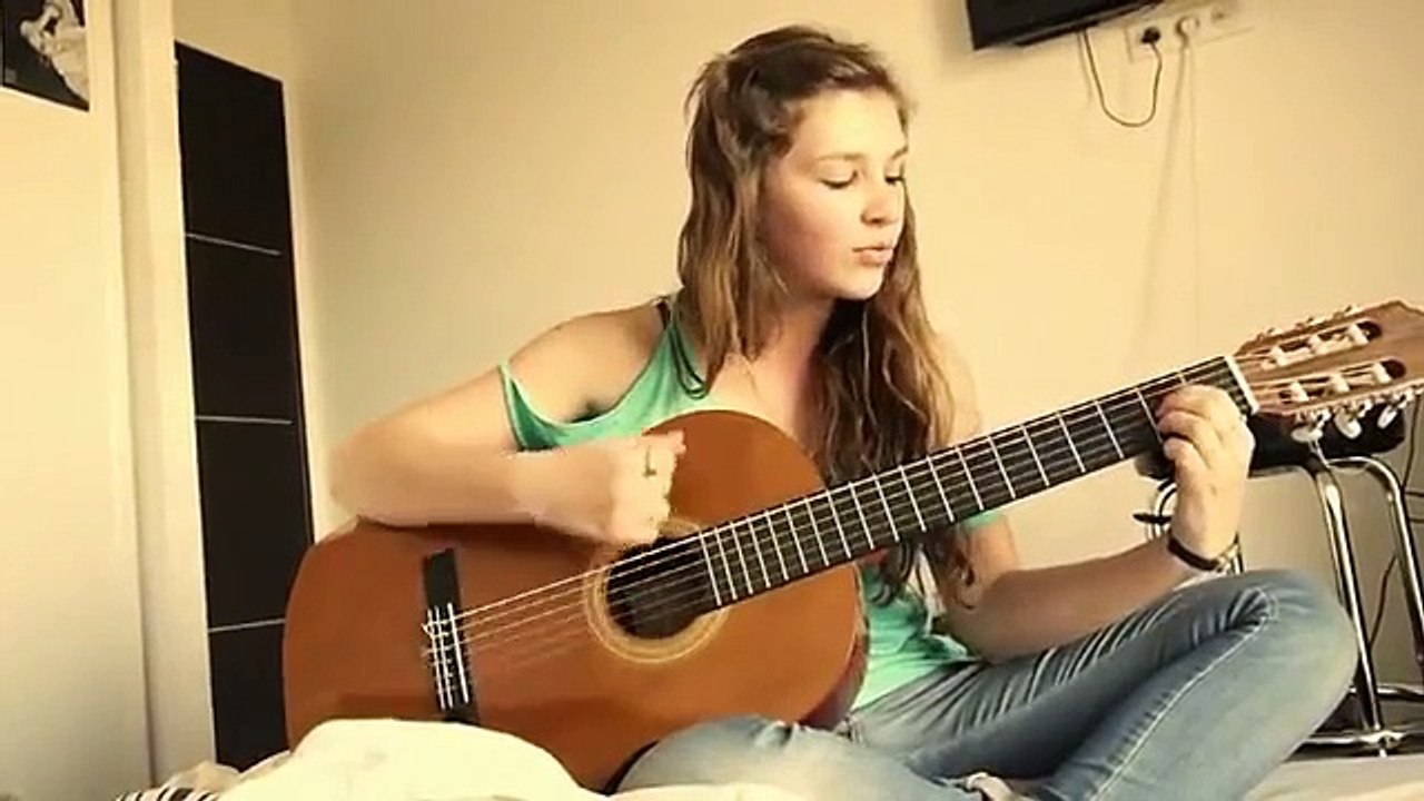 Chloé Hénault - Because the night ( Patti Smith )