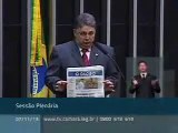 Garotinho rasga jornal O Globo na tribuna da Câmara