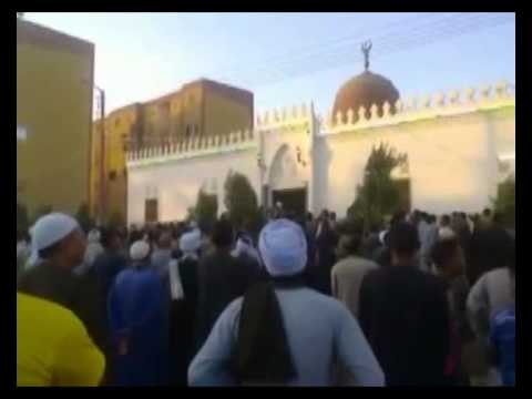 الآلاف يُشيِّعون جثمان شهيد سفارة النيجر بمسقط رأسه بجرجا بسوهاج