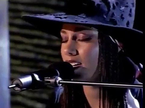 Alicia Keys How Come You Don't Call Me Live @ Soul Train Lady Of Soul Awards 29 Aug 2001