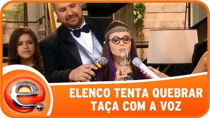 Elenco tenta quebrar a taça com a voz