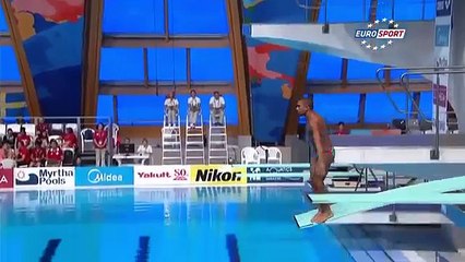 YouTube: clavadista no se decidió a saltar ¡y cayó de cara al agua! (VIDEO)