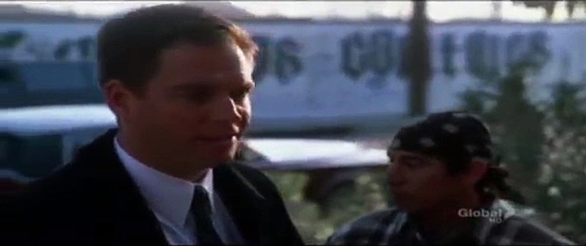 NCIS - Ziva and Tony confronts gang members