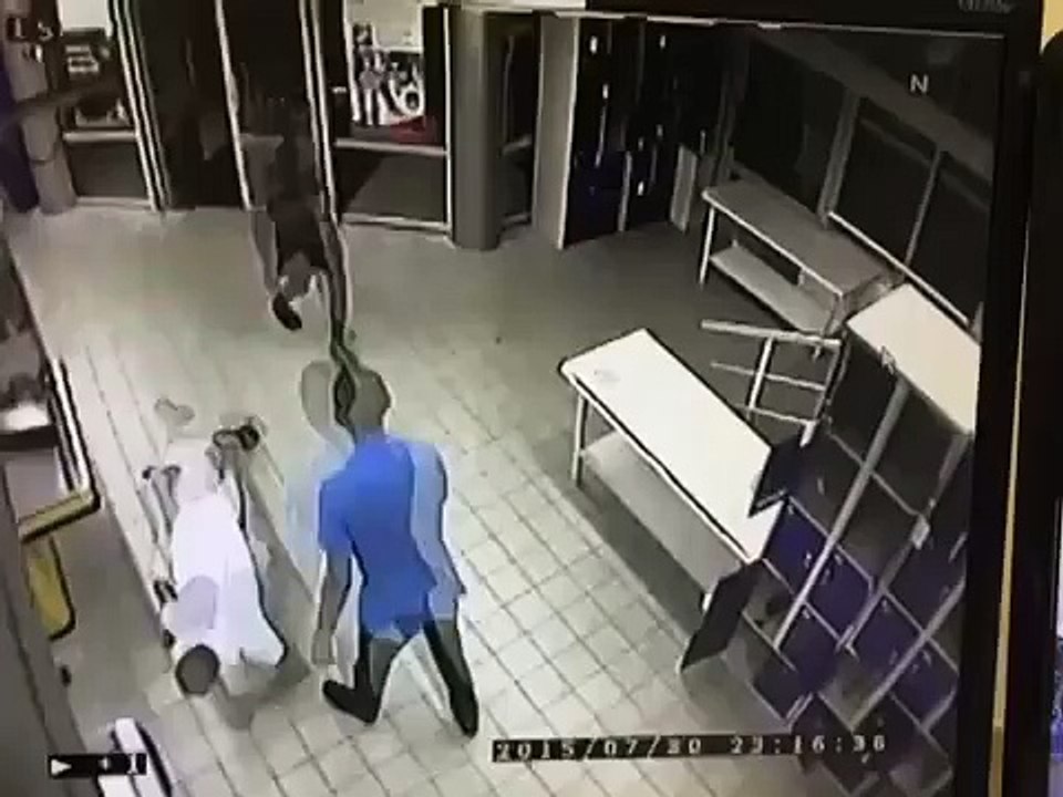 !Стрельба в супермаркете (видео с камер наблюдения)