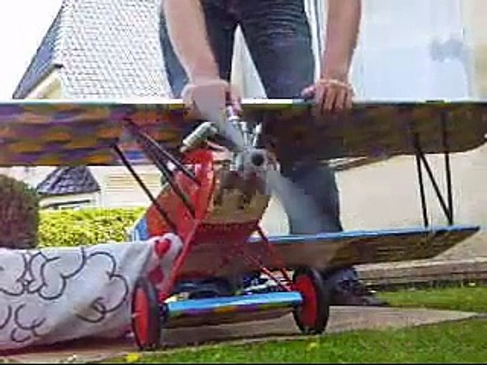 Fokker D VII Saito 82 FS "first fired up" Motortestlauf